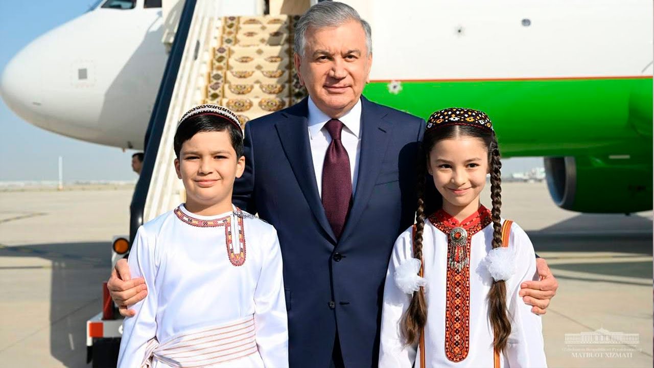 Шавкат Мирзиёев прибыл с рабочим визитом в город Ашхабад