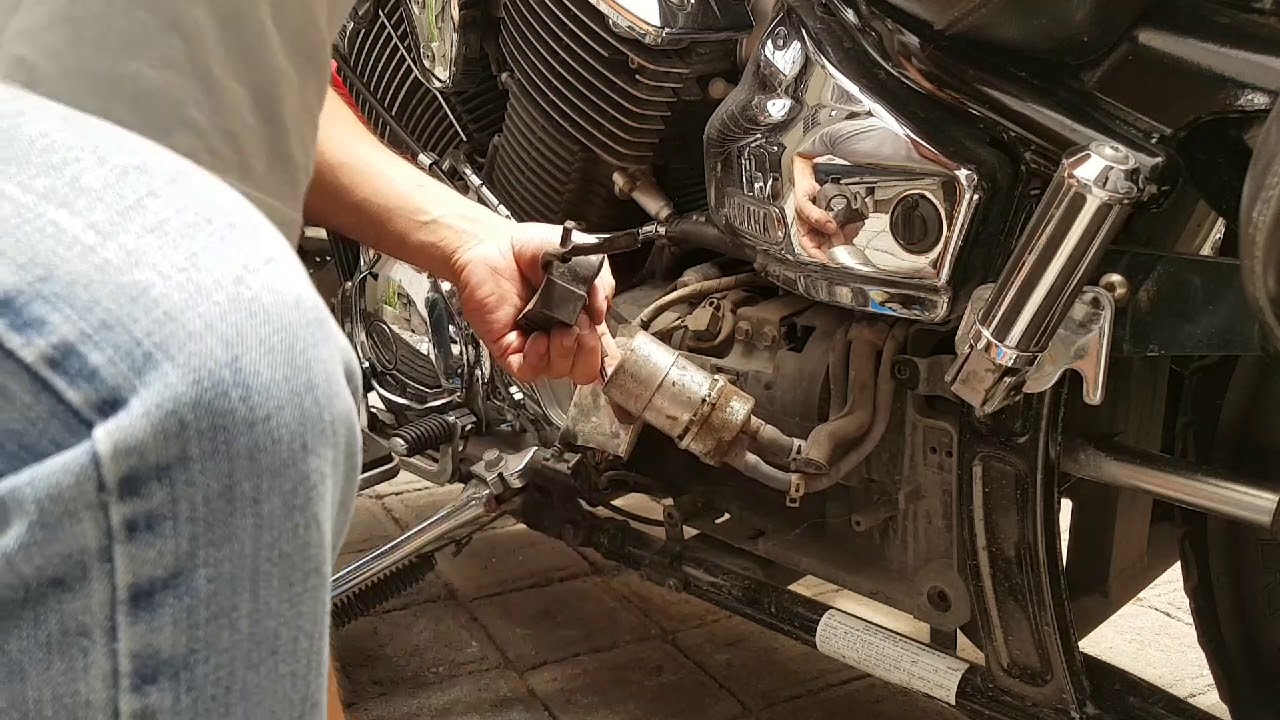 Detección de fallas y reemplazo de bomba de gasolina en Yamaha Vstar 1100