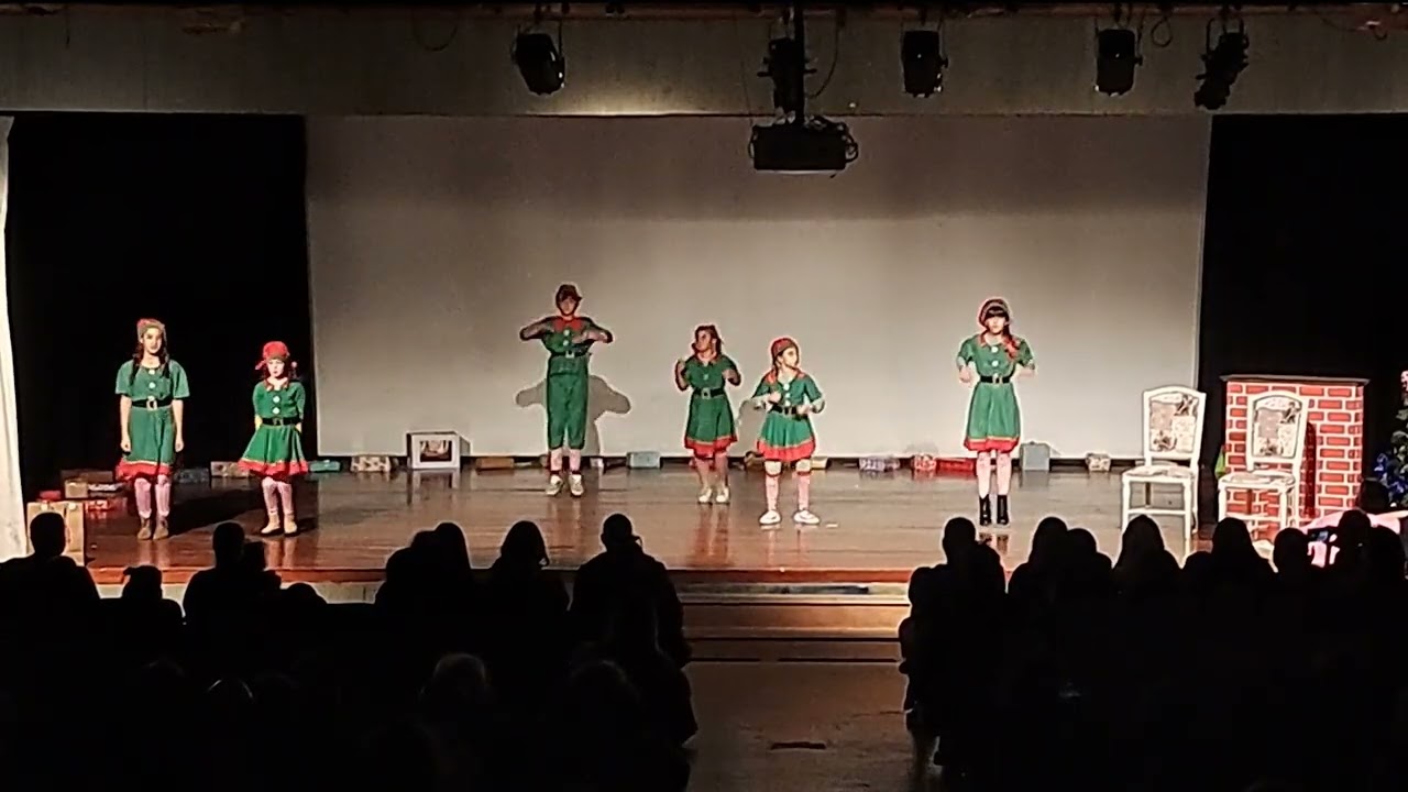 Festa de Natal 24 - Apresentação da turma de Comercial juniores