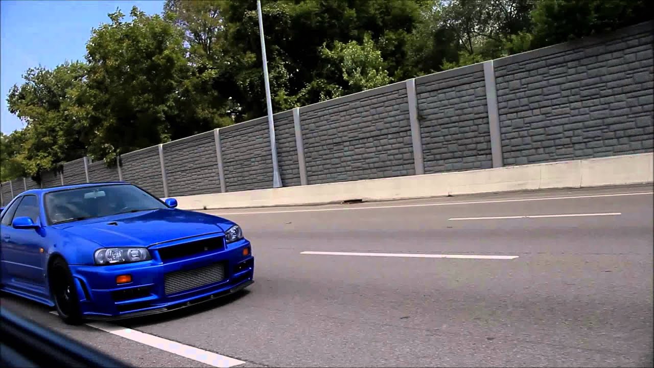 Nissan Skyline R34 V-Spec II fly by