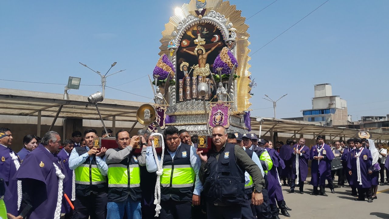Procesion del Sr. De Los Milagros en el distrito de VILLA EL SALVADOR.Domingo 19 de Octubre 2025.