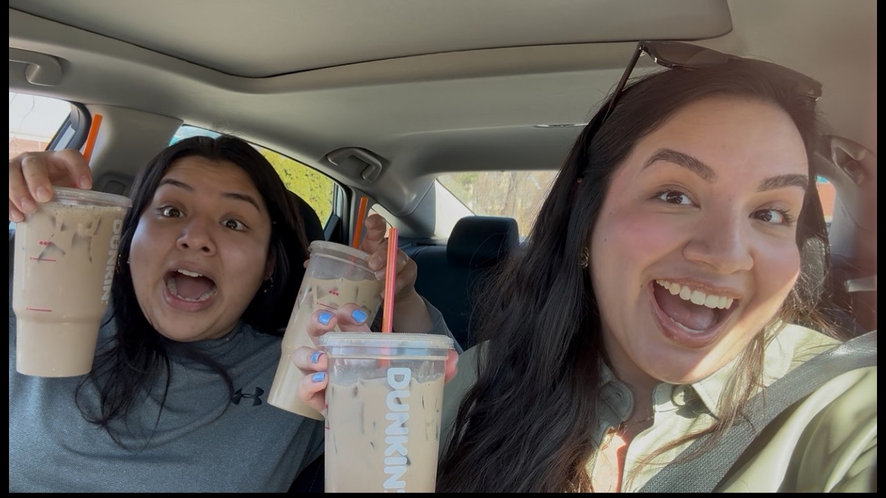Trying Dunkin Donuts NEW Bannana flavor ICE COFFEE!!