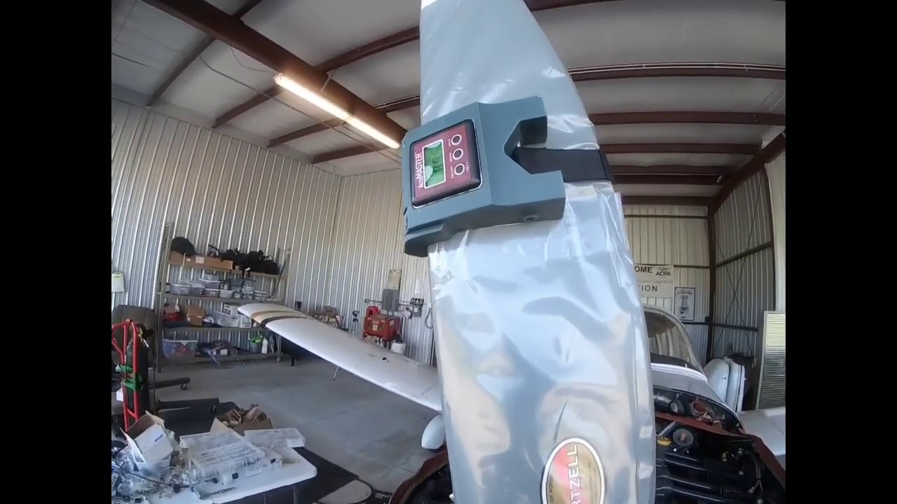 Using a digital propeller magneto timing tool