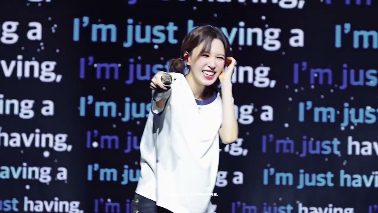 W:ealive- Existential Crisis 4K/FANCAM Wendy focus 웬디 직캠