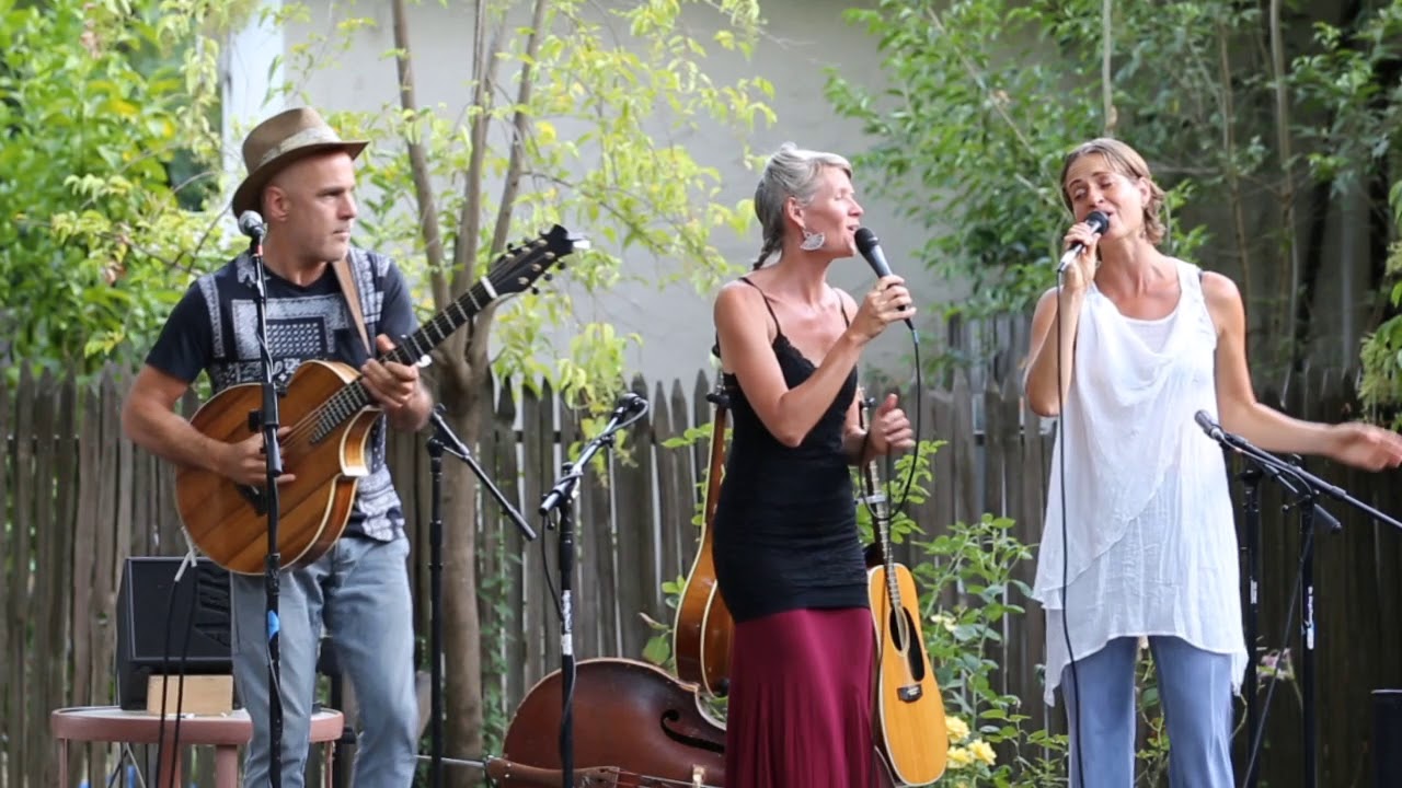MaMuse performs Wonder at Robin's Nest House Concert 2019
