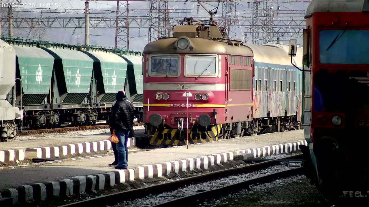 Бърз влак 45 183 за Видин пристига на гара Враца