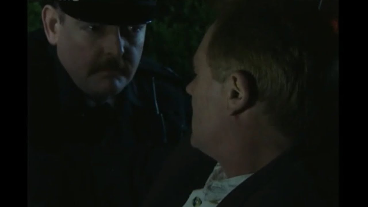 Coronation Street - Les Battersby gets arrested