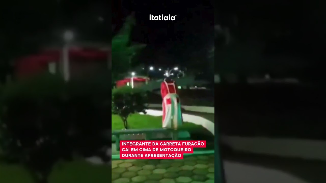 INTEGRANTE DA CARRETA FURAC&Atilde;O CAI EM CIMA DE MOTOCICLISTA AP&Oacute;S DAR 'MORTAL' EM APRESENTA&Ccedil;&Atilde;O
