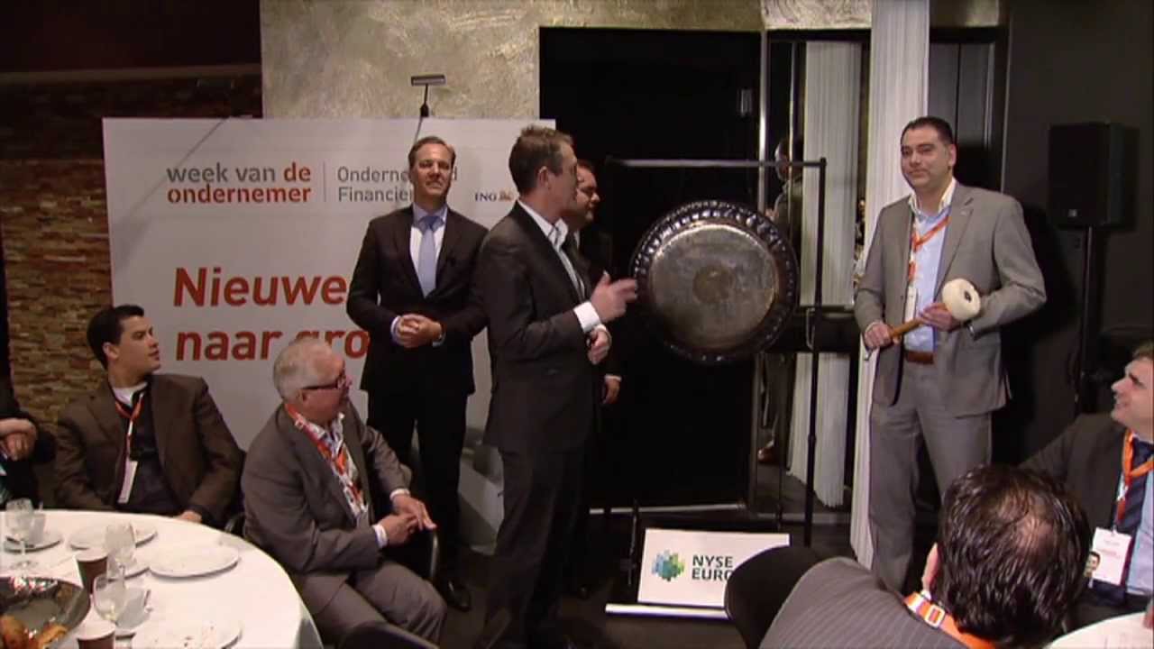 Gongslag tijdens Week van de Ondernemer 2013 in Beatrixtheater Utrecht