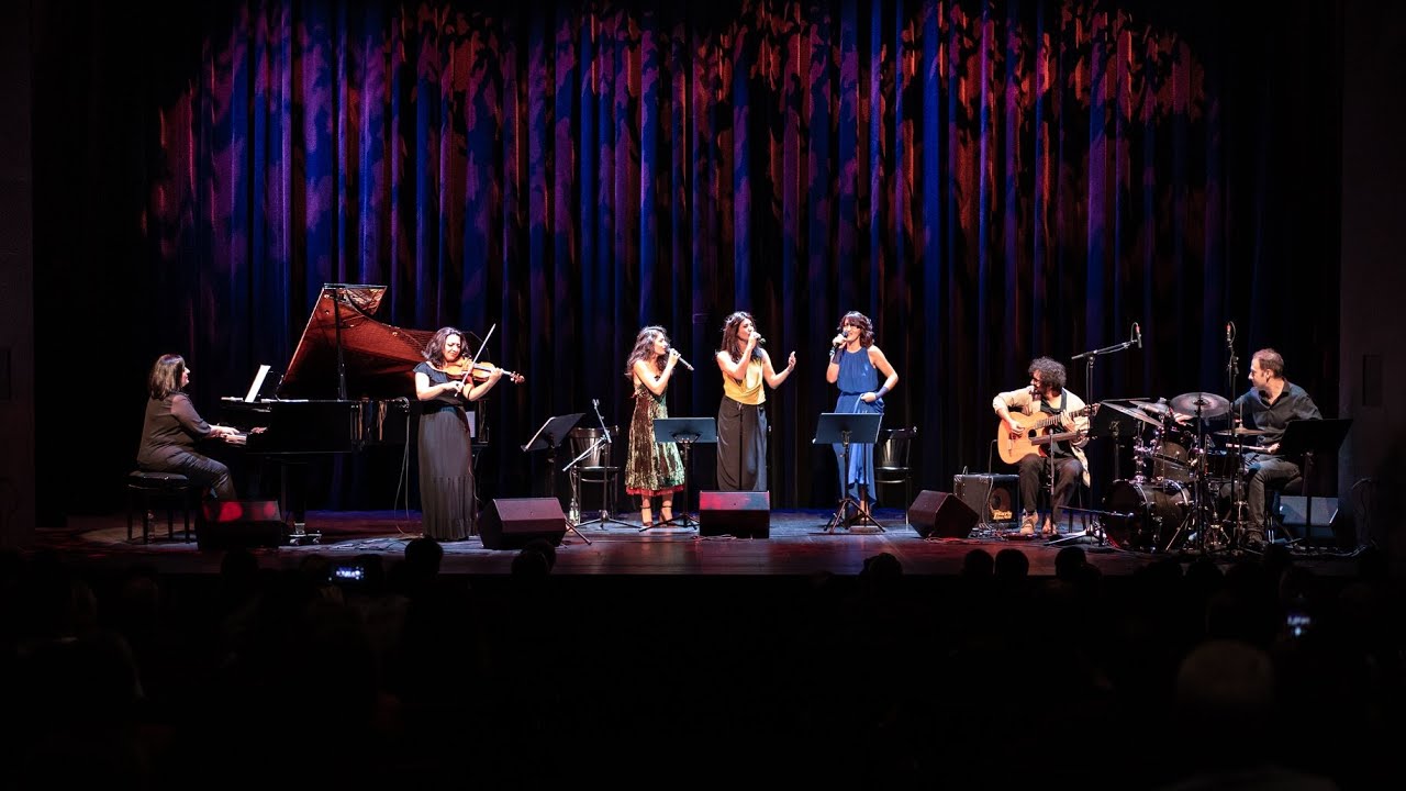 QUMRIK&Ecirc; / KURDISH FEMALE VOICES - G&Uuml;LSEVEN MEDAR & &Ccedil;İĞDEM ASLAN & SAKINA T&Ecirc;YNA