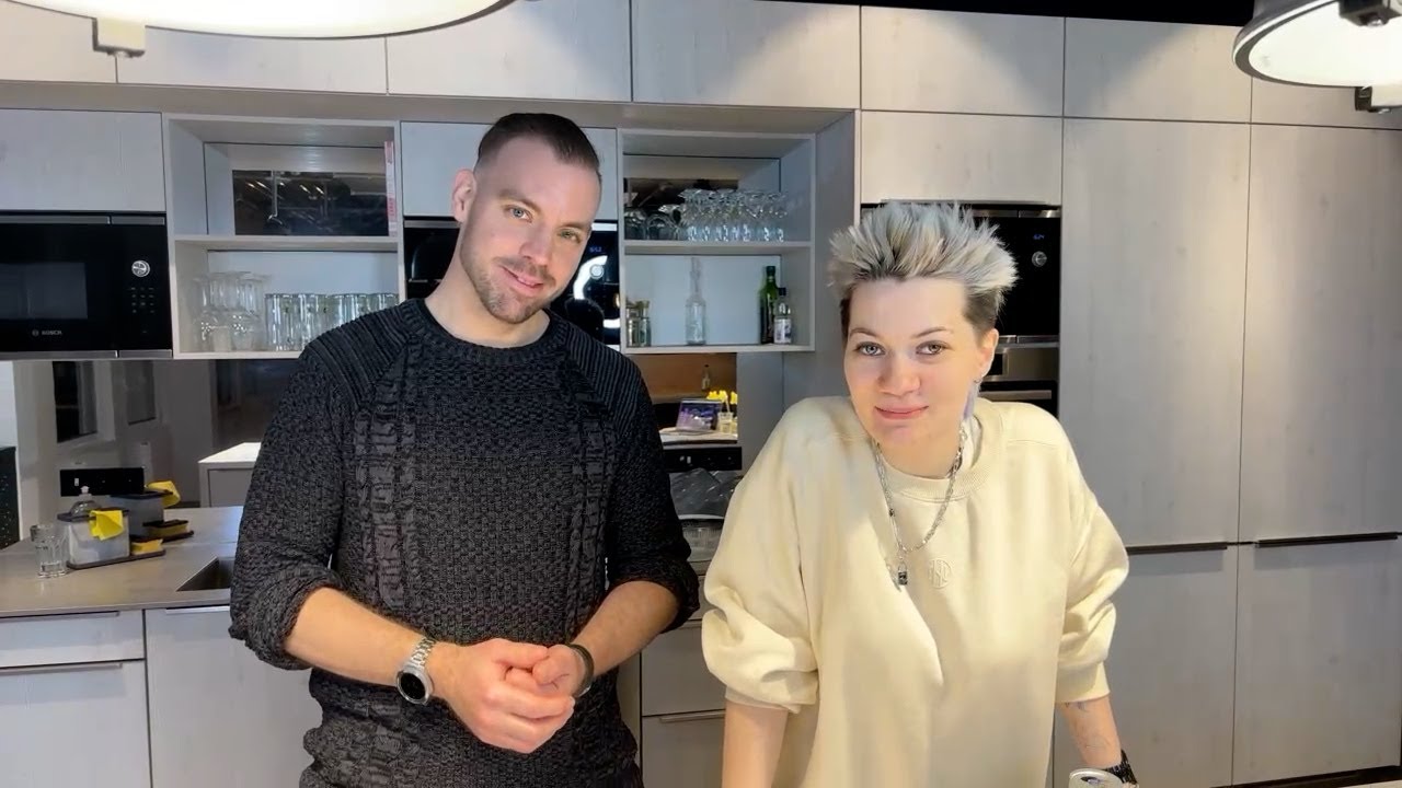Giuli lernt Kochen! Noor vs Pro mit @Mori09TV