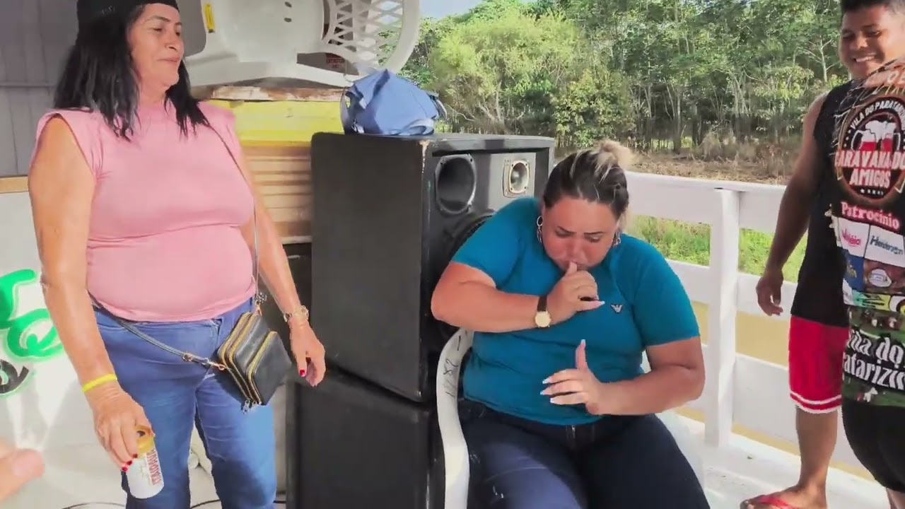 Festa no Passeio de barco  Amazonas
