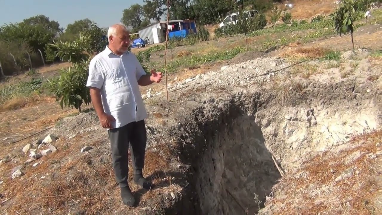TARLADA SU KUYUSU KAZAN ADAMIN YAŞADIĞI İLGİN&Ccedil; OLAYLAR (&Uuml;&ccedil; Metre Derinlikteki &Ccedil;ıkan Cisimler Neler)