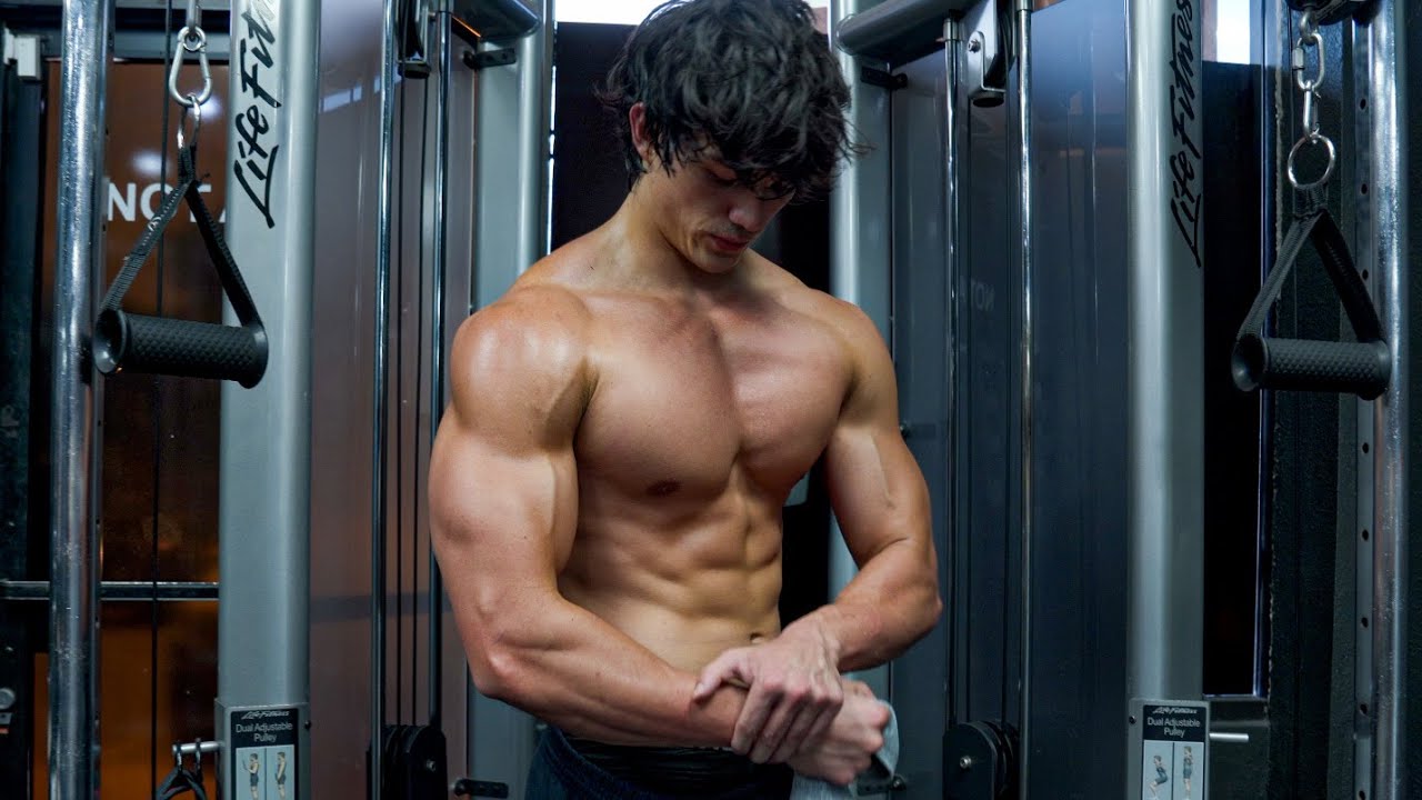 CHEST DAY WALKTHROUGH (shoulders included)