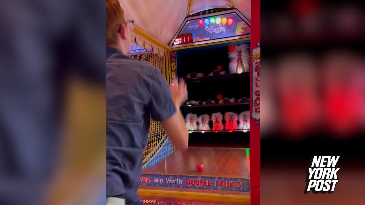 How to win Down the Clown? WATCH this arcade master