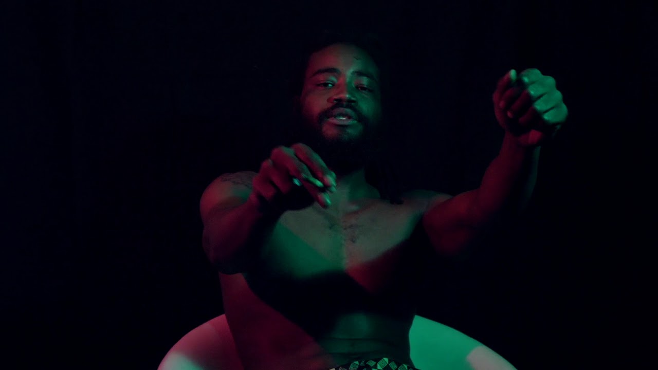 MA - Un noir ft Reggie Kidd [Vid&eacute;o]