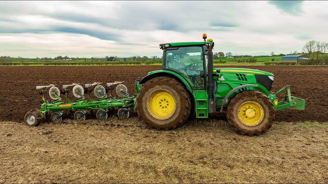 Amazone Cayros XM 4-V | John Deere 6150R | Ploughing for Maize