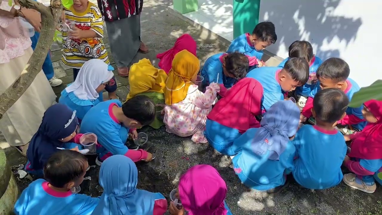 Bermain dan Belajar KB DARUL MUQOMAH