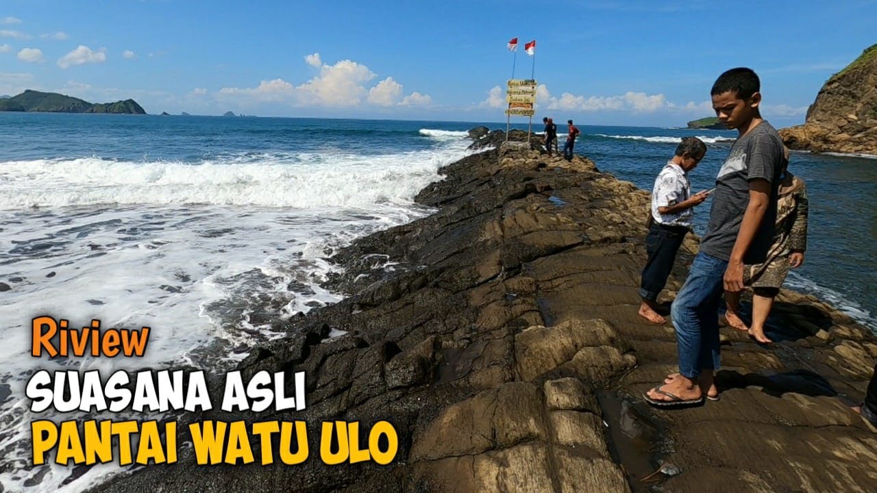 Pantai Watu Ulo Jember 2022 - Pesona Pantai Selatan Dengan Legenda Batu Ular Raksasanya