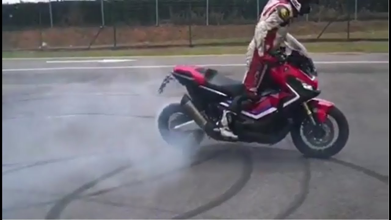 DRIFTING HONDA X-ADV 750