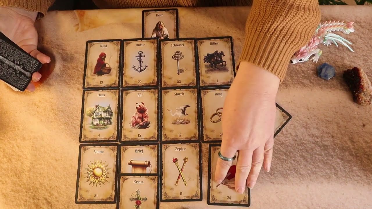 Er ist auf der Suche nach...❣️ #kartenlegen #lenormand #medieval 