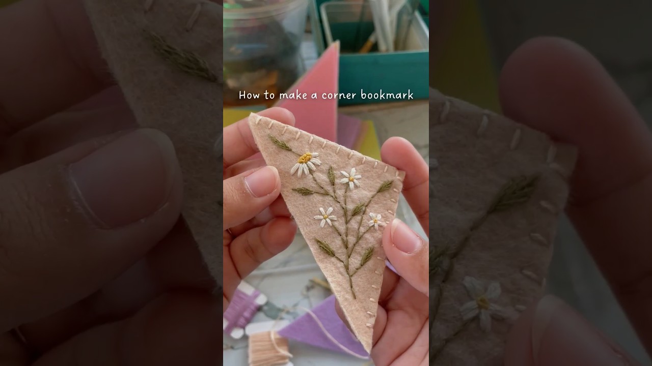 Hand embroidered felt corner bookmark ♡ #handembroidery #modernembroidery #bookmark #cornerbookmark
