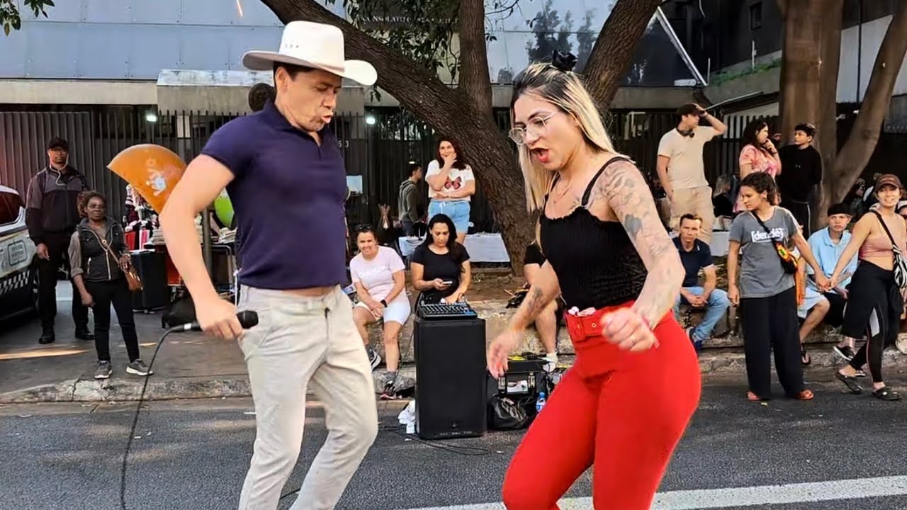 ESSE GATINHO FOI CHAMADA PRA DANÇAR FORRÓ COM ANDRÉ LUIZ VEJA O QUE ELE FEZ COM ELE NO FORRÓ 