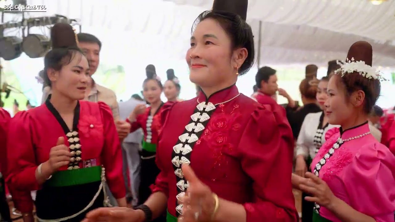Dace mết cỡ cùng các Ếm Pả tại Lễ Thành Hôn VĂN ĐỊNH - TRÚC HƯƠNG tại quê hương Nà Lừa xã Sốp Cộp