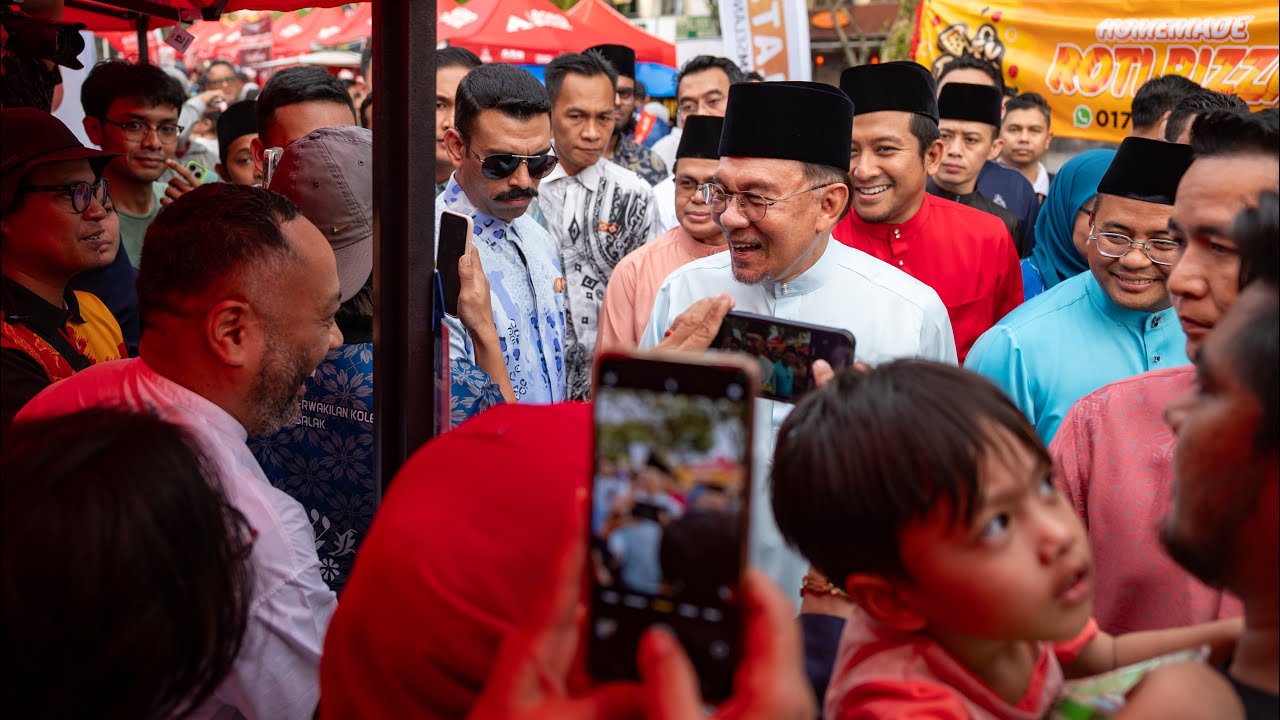 Menyantuni Pengunjung dan Peniaga di Bazar Ramadan Seksyen 2 Shah Alam