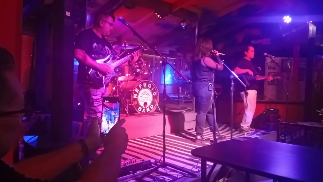 COVER SEPARATE WAYS EN VIVO POR GLAM 