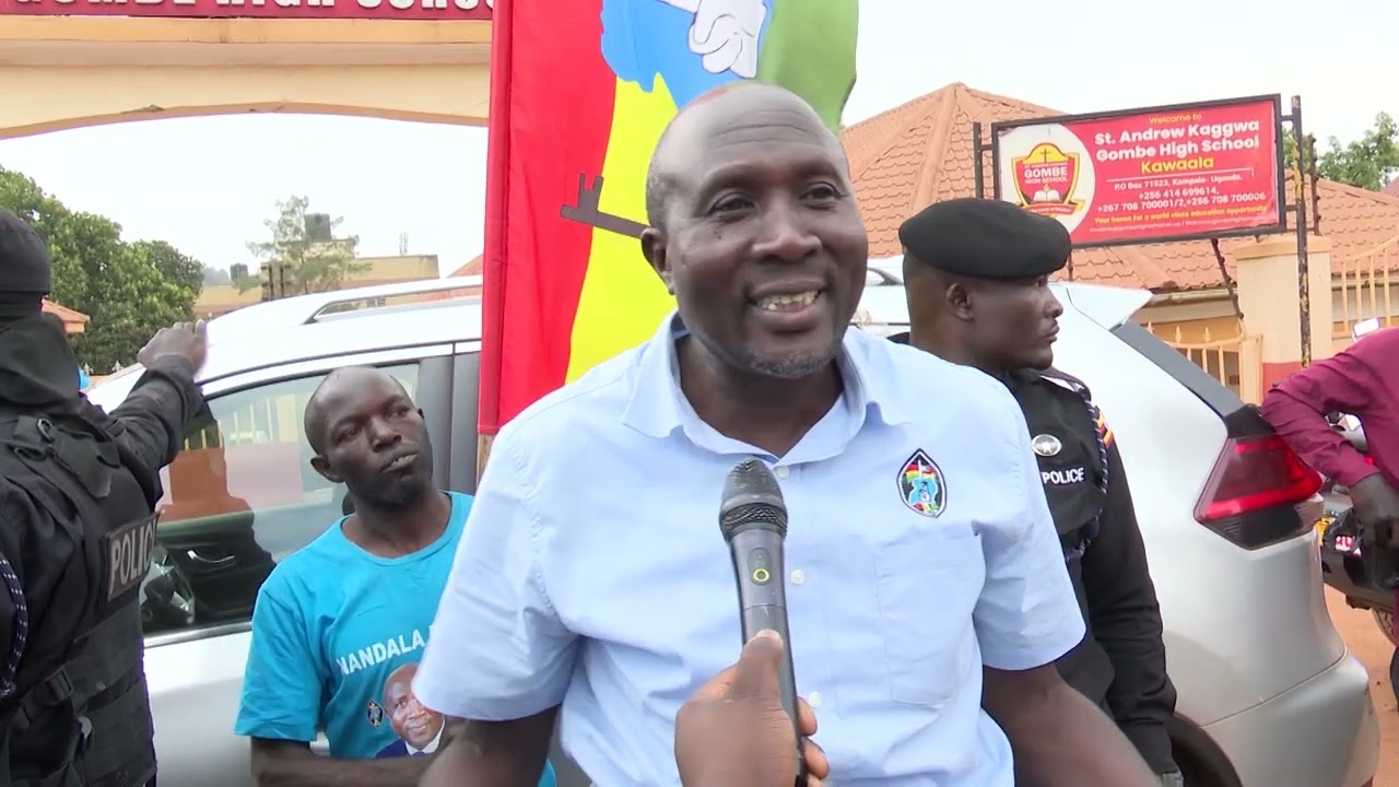 James Nathan Nandala Mafabi akubidwa tear gas nga anonya akalulu mu kampala