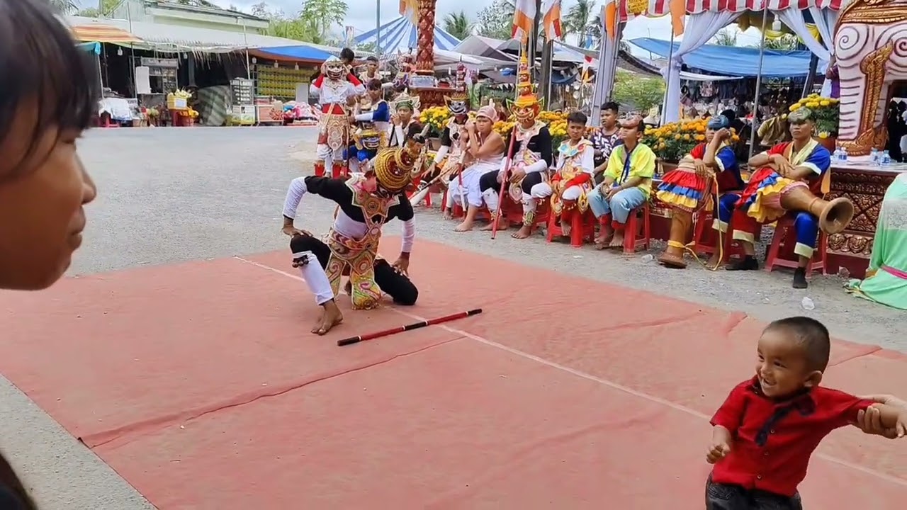 Chùa Ba chúc Trần nhiều múa càng nhiều tiểu cần bữa nay quá vui