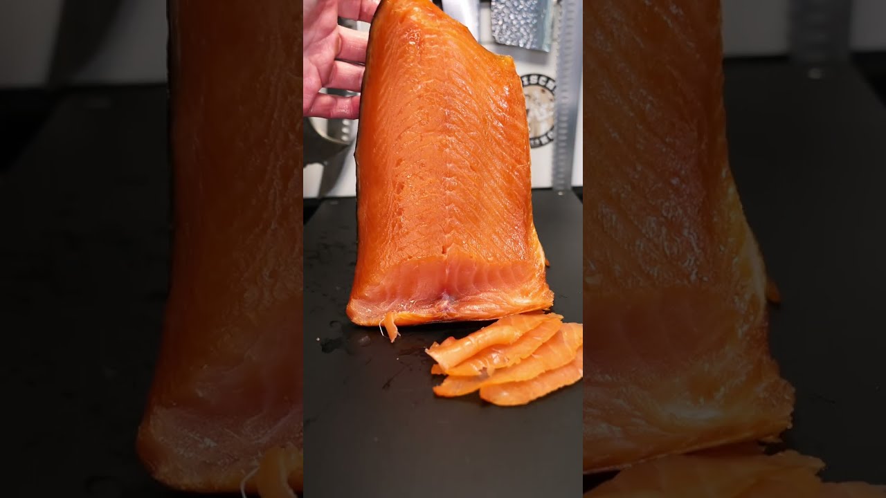 Lachs beizen und kaltr&auml;uchern .