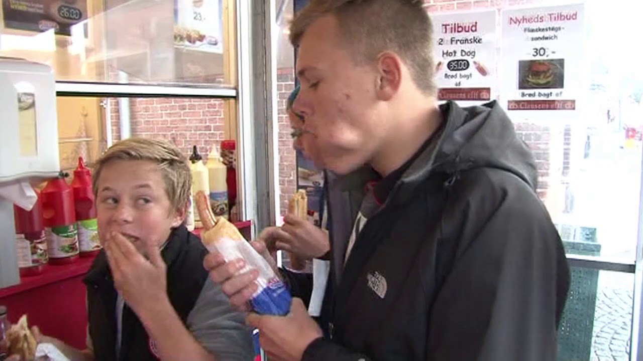 Hvem kan spise flest Hotdogs på 6 minutter ved Pia´s Pølsevogn i 2012.