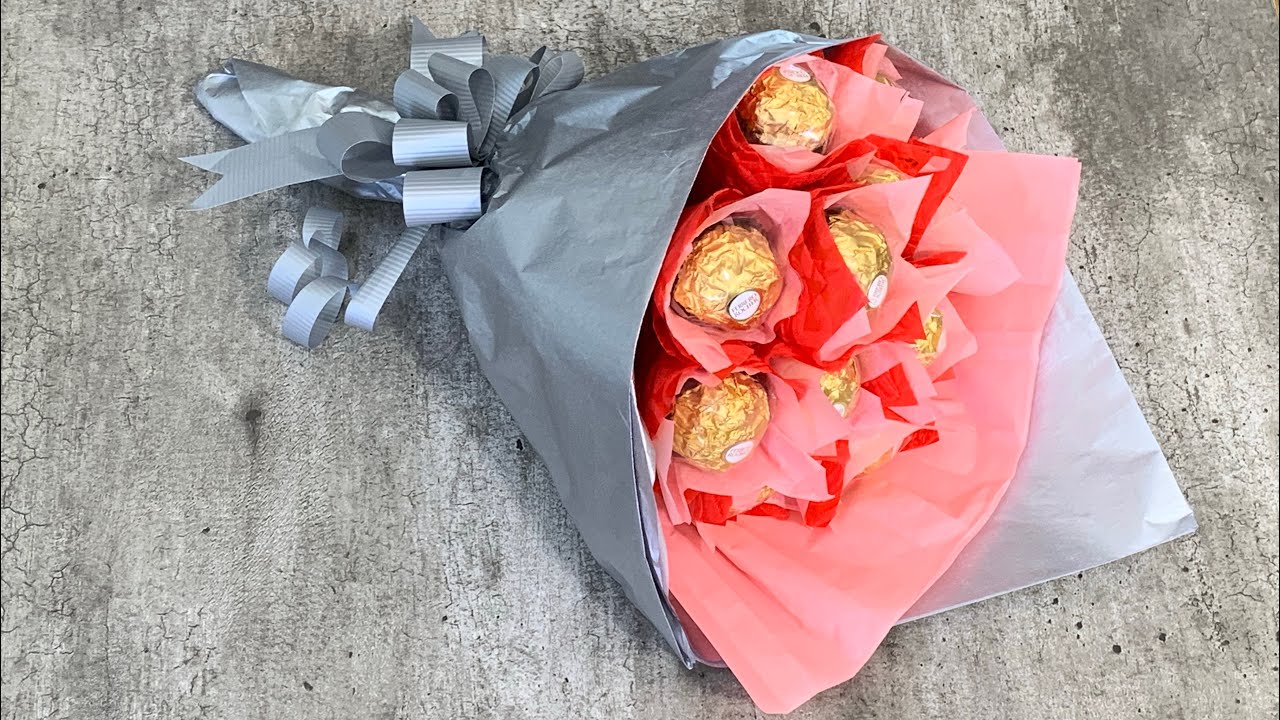 Ramo con rosas de Ferrero para san Valentín