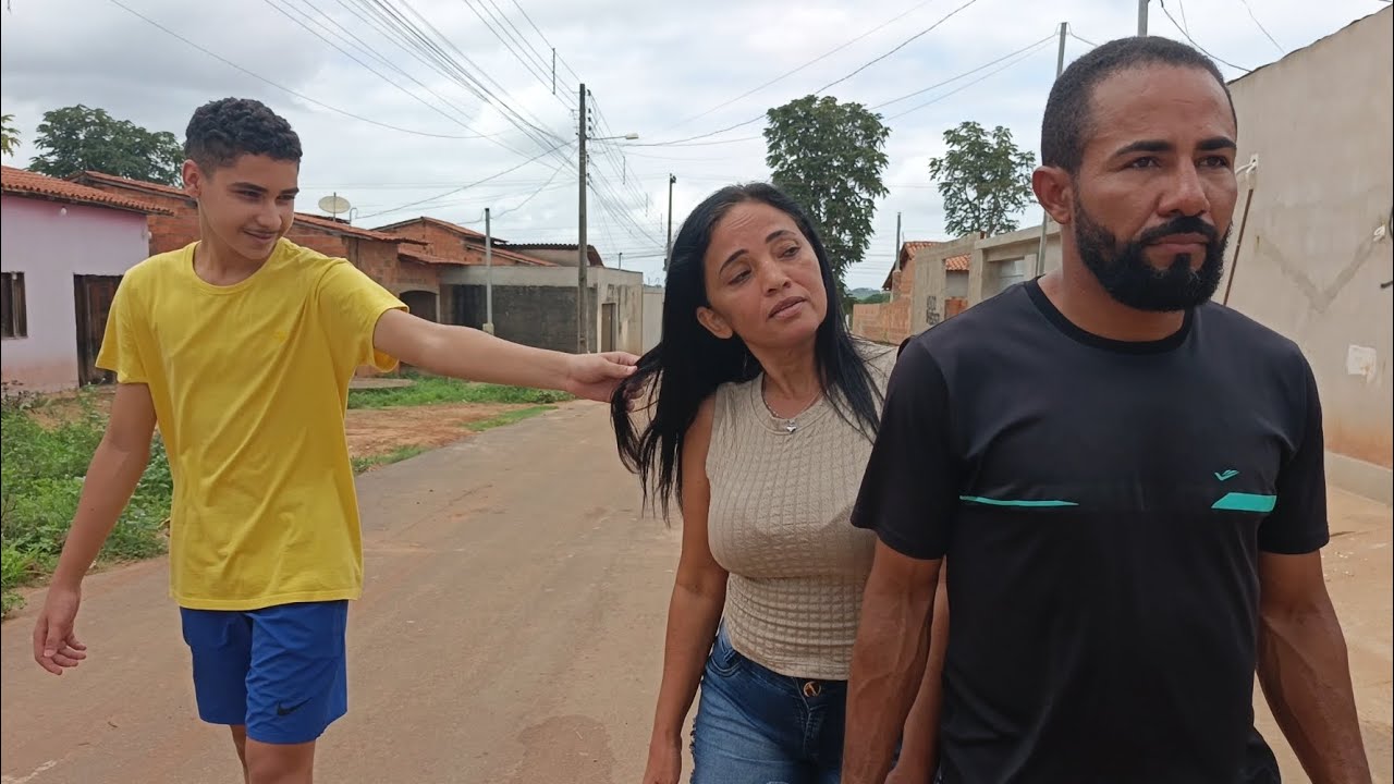 Mulher provoca o marido a ter ciúmes