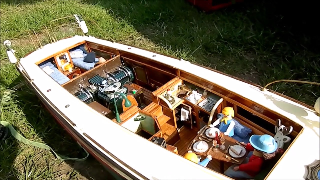 Disco Model Boat: The 