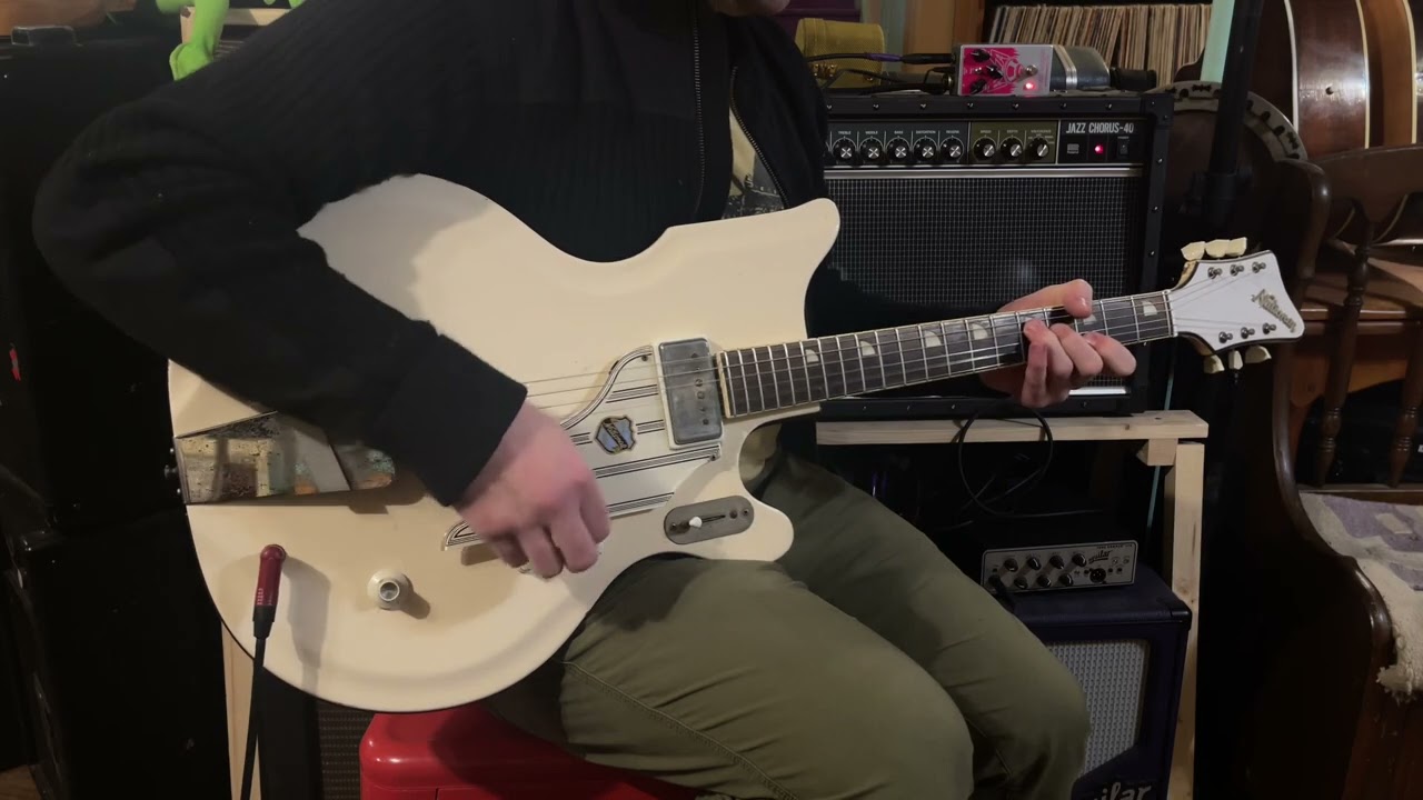 1961 National Val-Pro semihollow resoglas electric guitar