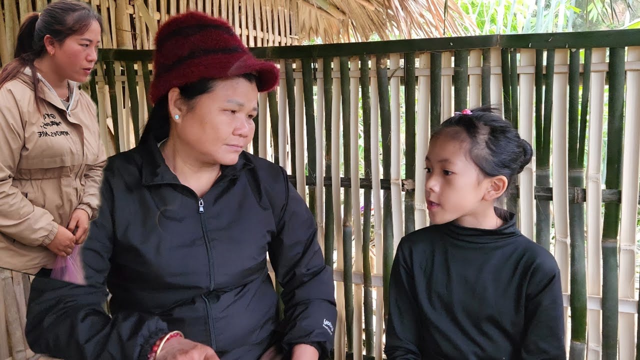 Xin has to go tell his mother to stay home and look after the house so he can go to work.