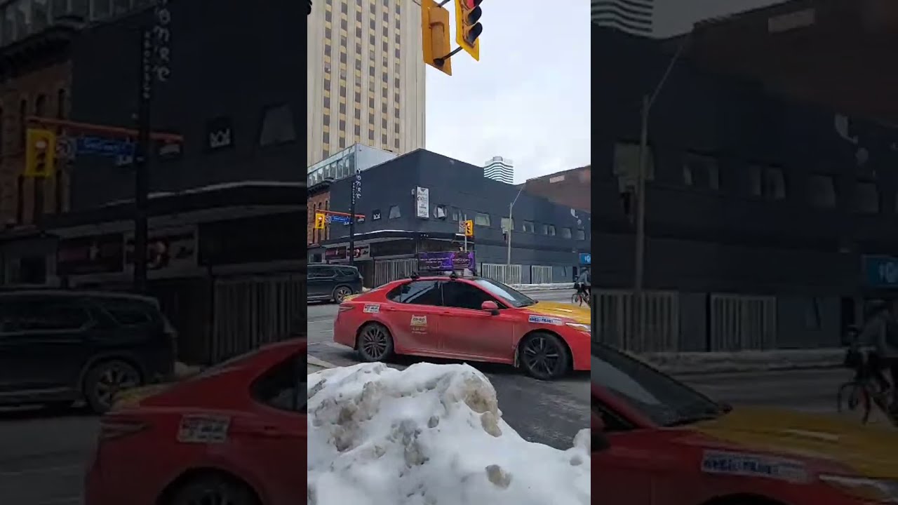 Connecting from #Queen ttc subway to #tmu #Dundas #subway 