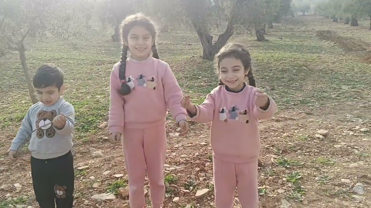 اجواء عطلة في ضيعه تمشوا ثلاثي مرح بين شجر الزيتون 🤍