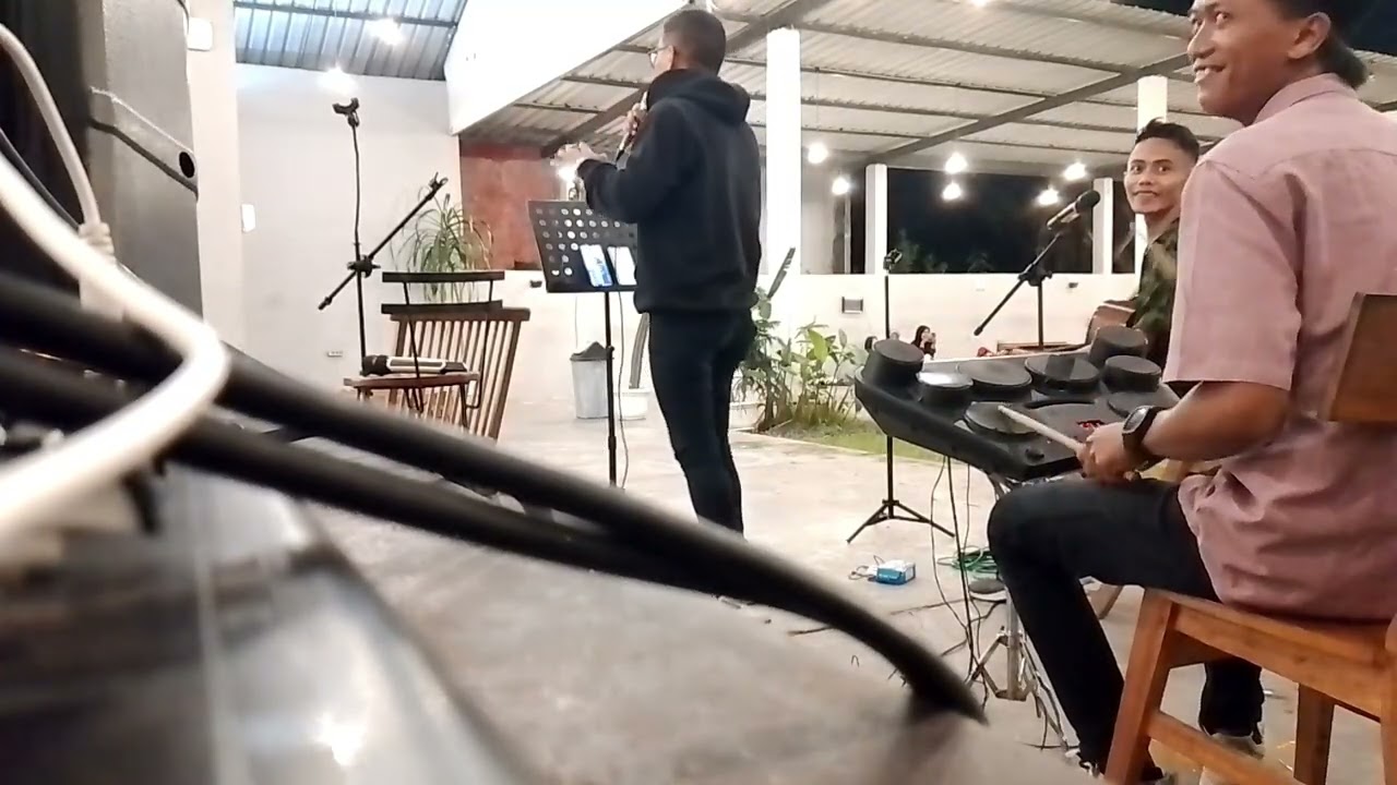 Diantara kalian - D'Masiv (live cover) Aura ft. Caire // bento kopi mojokerto