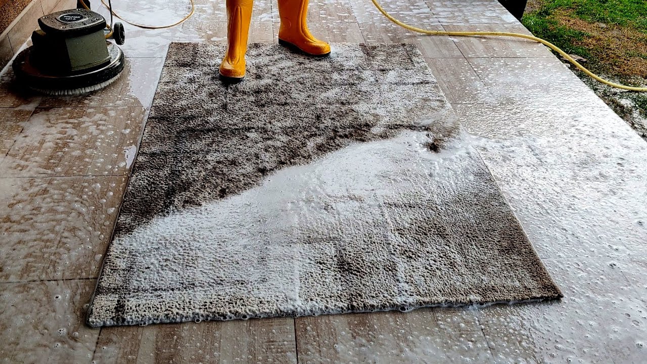 Satisfying Rug Cleaning 🤩