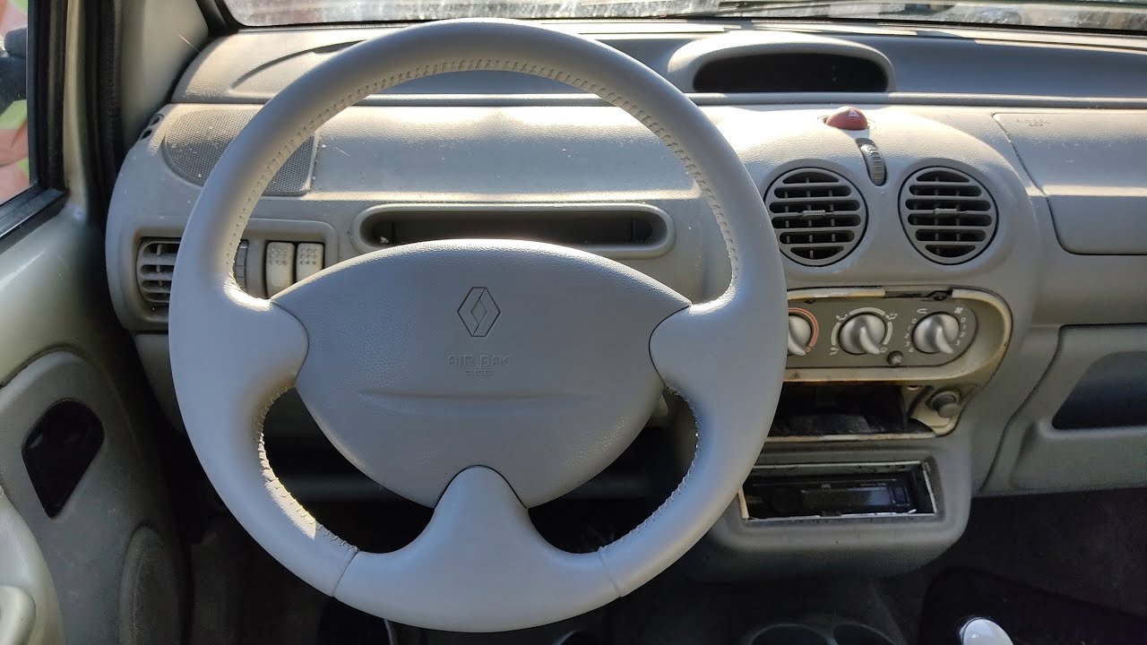 Remise en état du volant de la Twingo initiale Paris