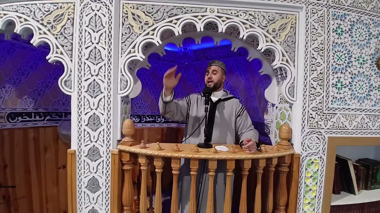 خطبة الجمعة:(الافتقار والانكسار أقرب طريق لله عز وجل )