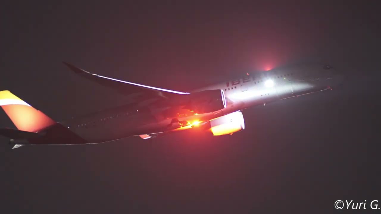 27/10/2022 Night planespotting at Rome Fiumicino Airport.