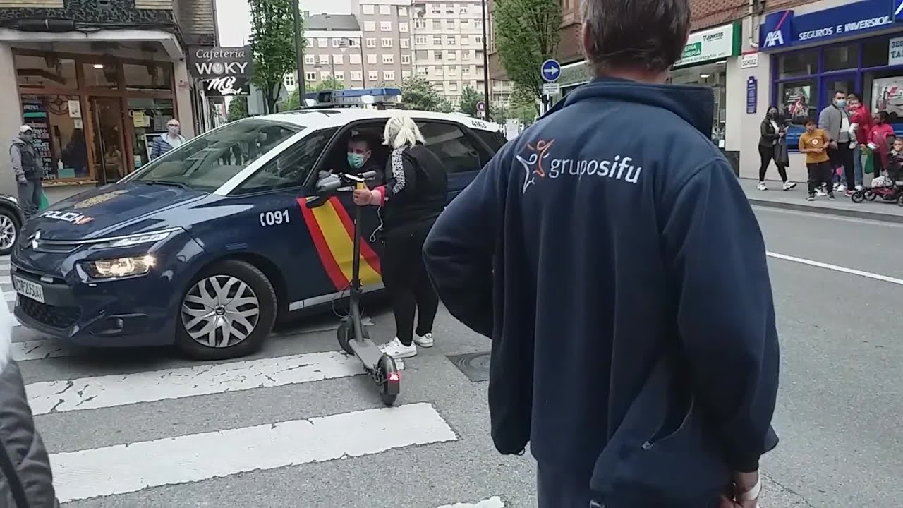 Detenido en Gijón por huir cuando iba a ser multado por ir en patinete por la acera