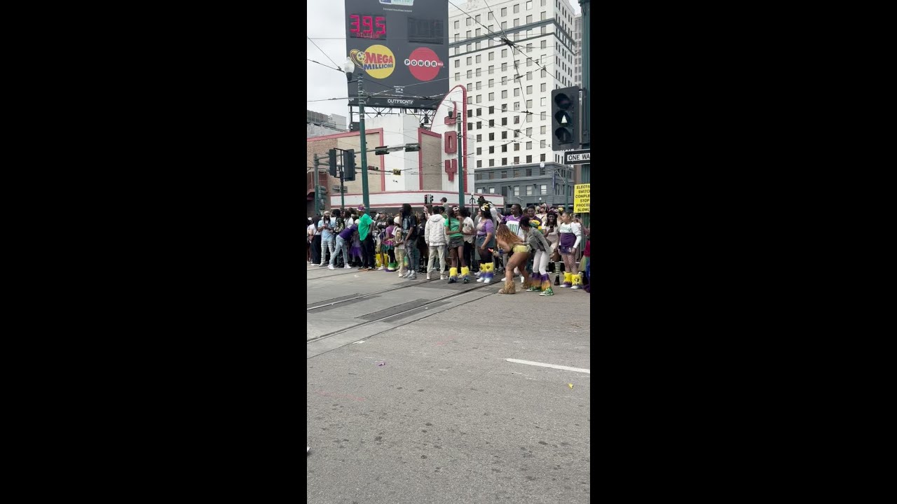 Dangerous situation unfolds during Zulu when people breach parade barricades