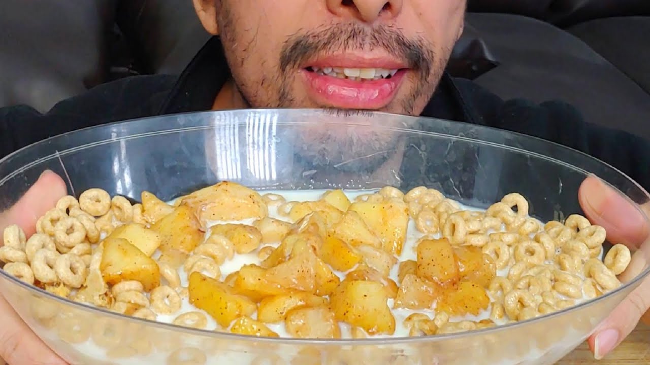 Завтрак из хлопьев Cheerios с яблочными батончиками и жареными яблоками с корицей: кулинарное шоу...
