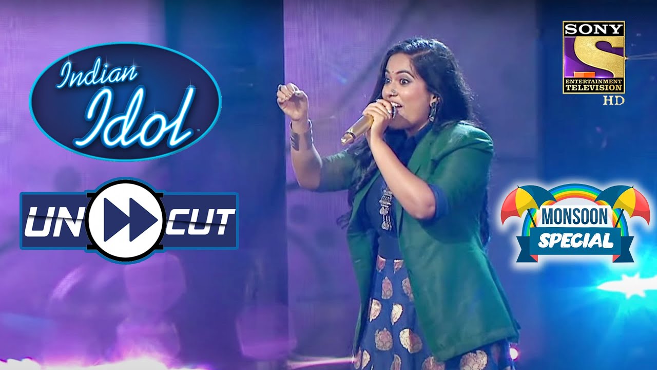 Sayali Sets An Amazing Atmosphere While Singing 